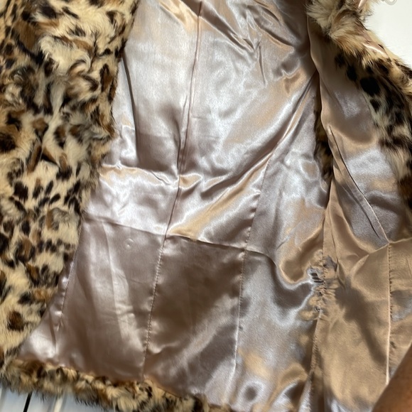 Gorgeous Cejion fur vest.  Animal print. Like New.  Medium.  Glam. Luxe. - Picture 4 of 7